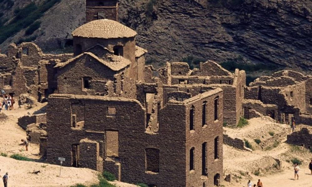 Το «αόρατο» χωριό που θα εμφανιστεί πάλι μετά από 27 χρόνια (βίντεο)